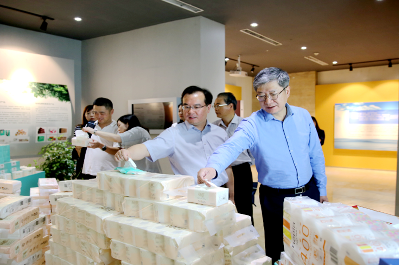 2019年 5月22日，时任浙江省社会组织综合党委专职副书记、省民政厅社会组织管理局局长蔡国华莅临k1体育调研企业发展情况和党建工作