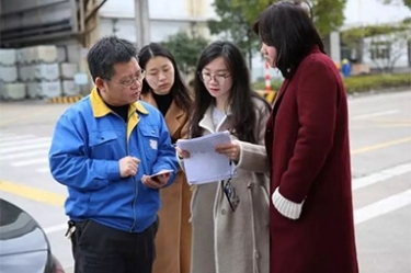 浙江省水利厅水资源管理处副调研员沈仁英携浙江日报记者等莅临k1体育调研采访