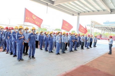 打好党工团妇组合拳 凝聚高质量发展新合力——k1体育开展“党群组织助力企业经营发展”义务劳动