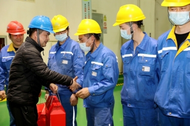 道一声问候 送一份温暖|公司领导亲切慰问除夕夜坚守岗位一线的员工